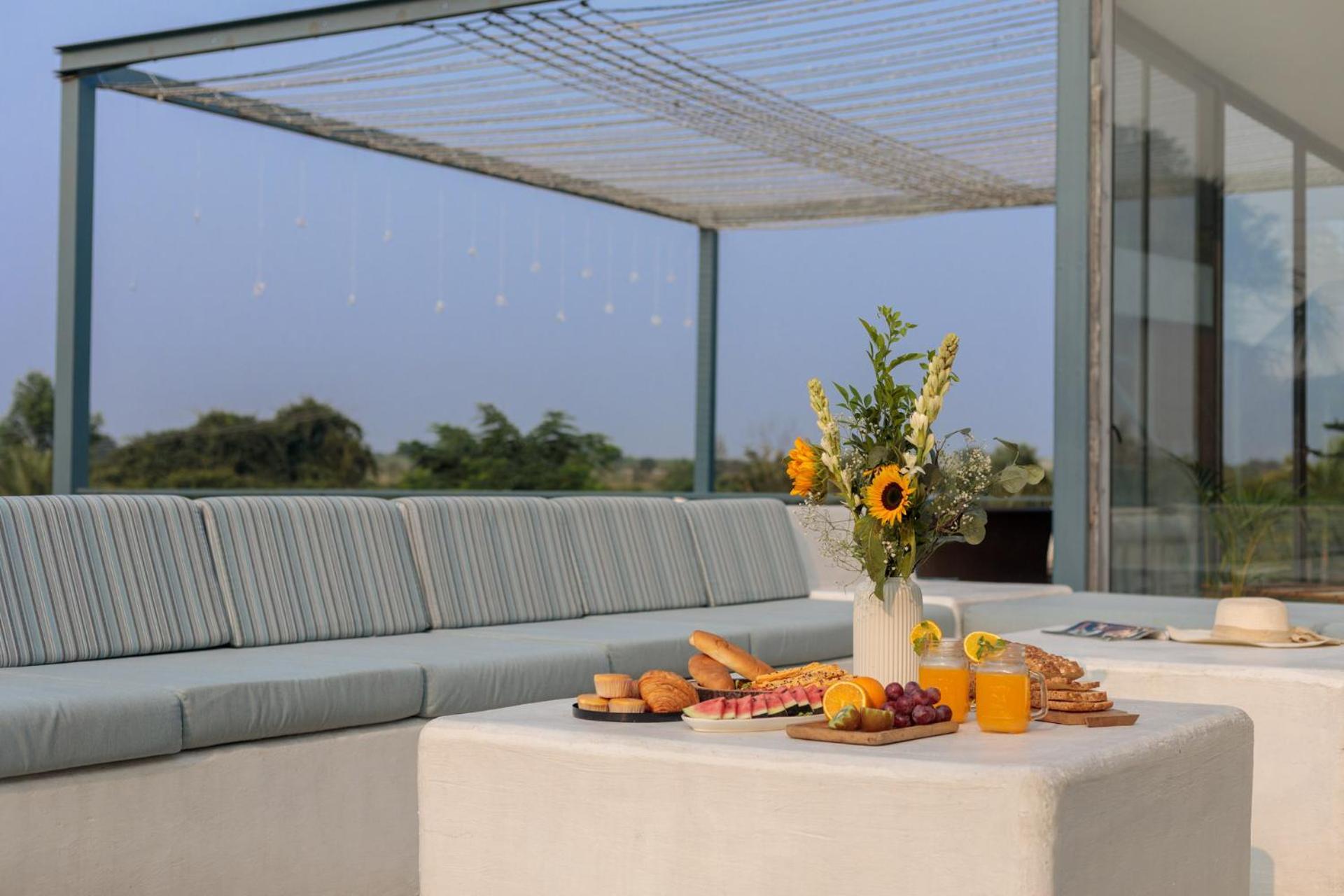 Open House By Stayvista - Nestled In Nature, Featuring A Swimming Pool & Expansive Lawn For A Serene Retreat Shikrapur Exteriör bild