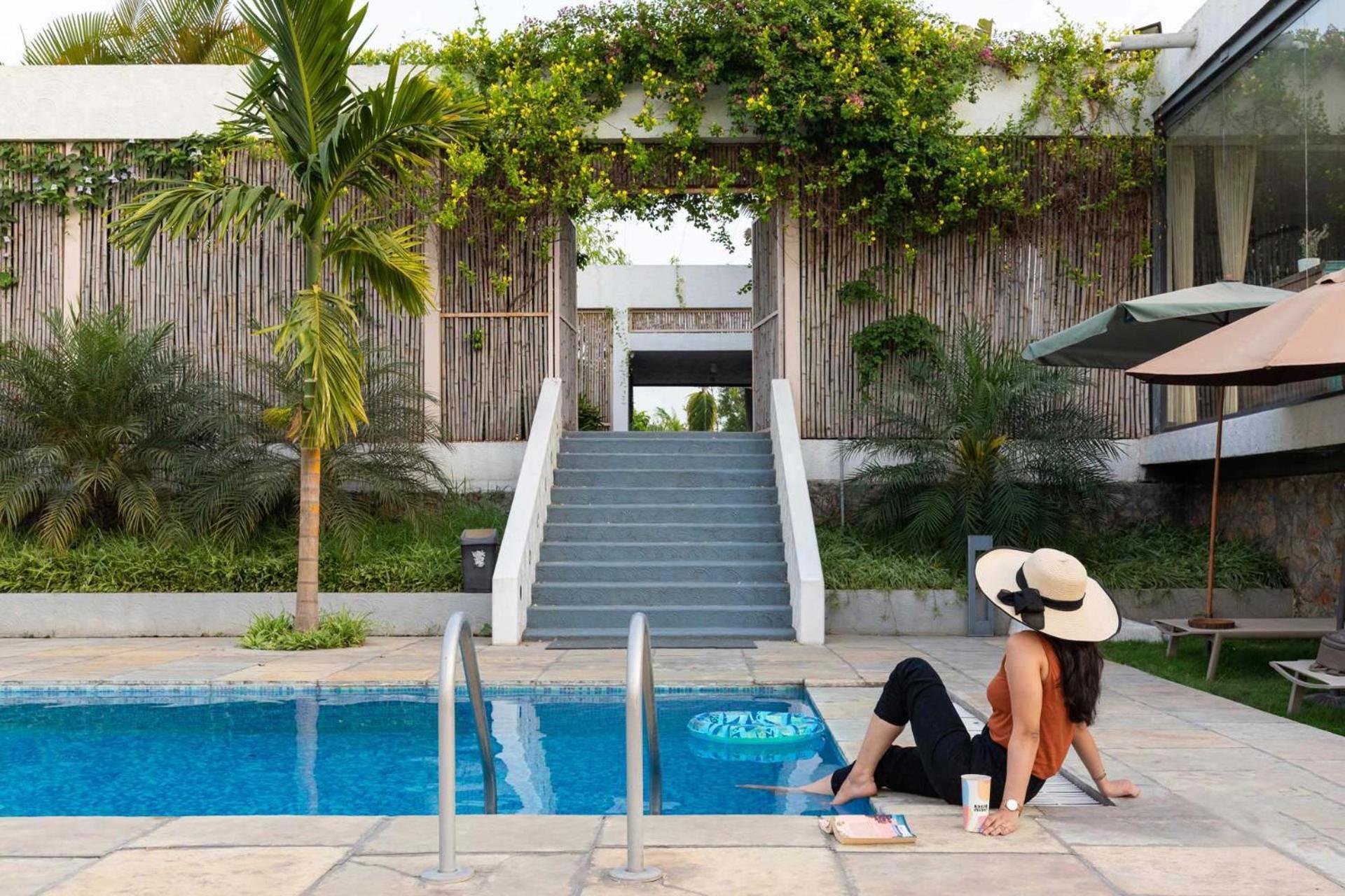 Open House By Stayvista - Nestled In Nature, Featuring A Swimming Pool & Expansive Lawn For A Serene Retreat Shikrapur Exteriör bild