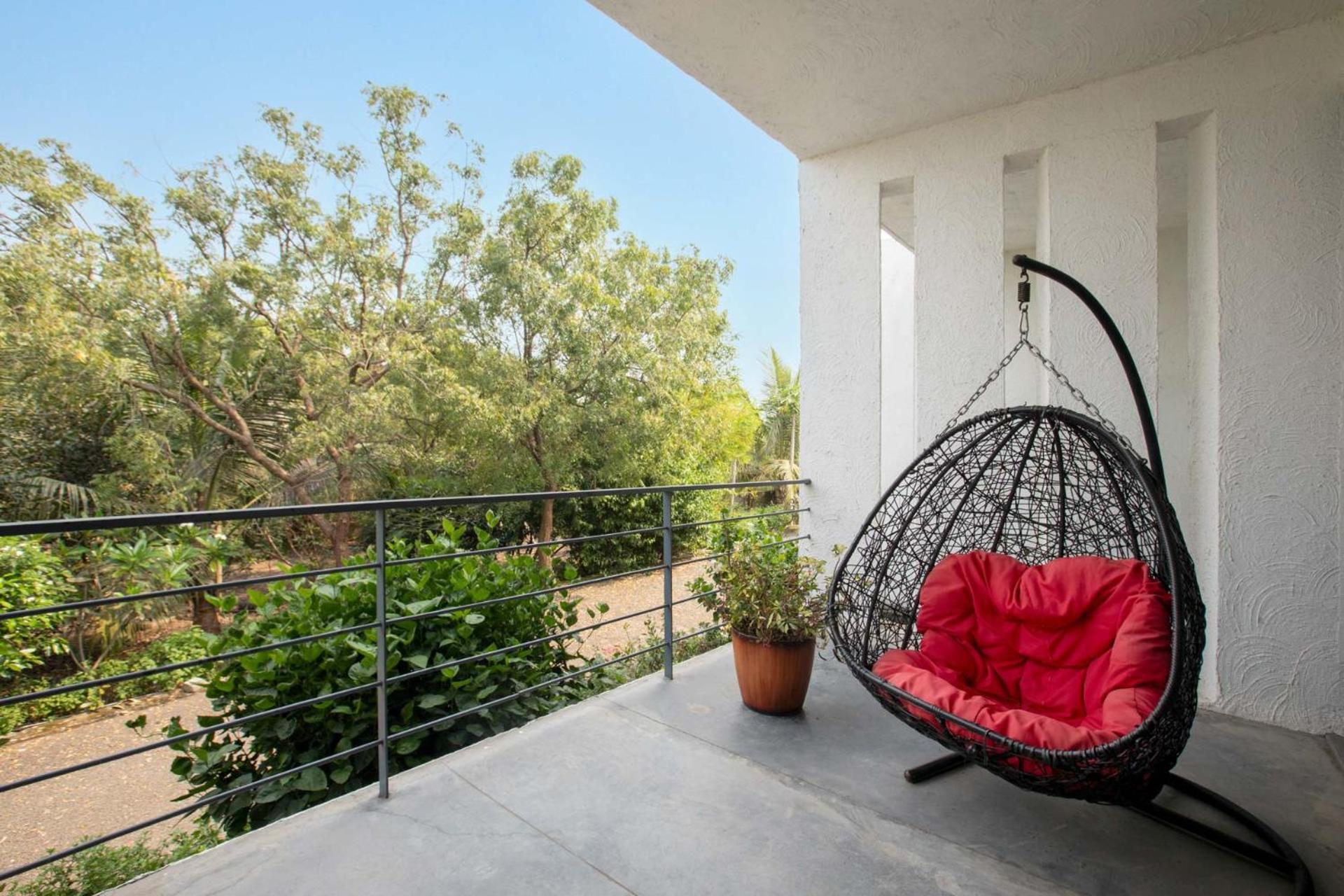 Open House By Stayvista - Nestled In Nature, Featuring A Swimming Pool & Expansive Lawn For A Serene Retreat Shikrapur Exteriör bild